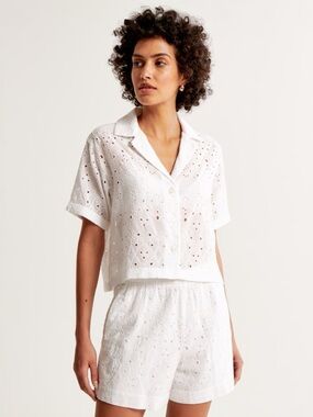 New! ABERCROMBIE • Short-Sleeve Cropped Schiffli Shirt in White